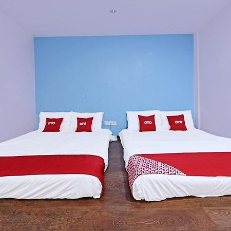 Super Oyo 992 Orange Hotel Куала-Пилах Экстерьер фото