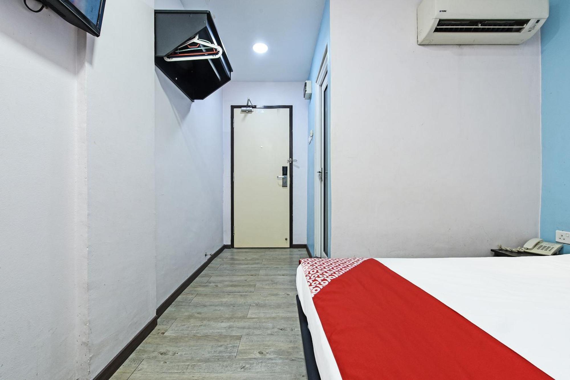Super Oyo 992 Orange Hotel Куала-Пилах Экстерьер фото
