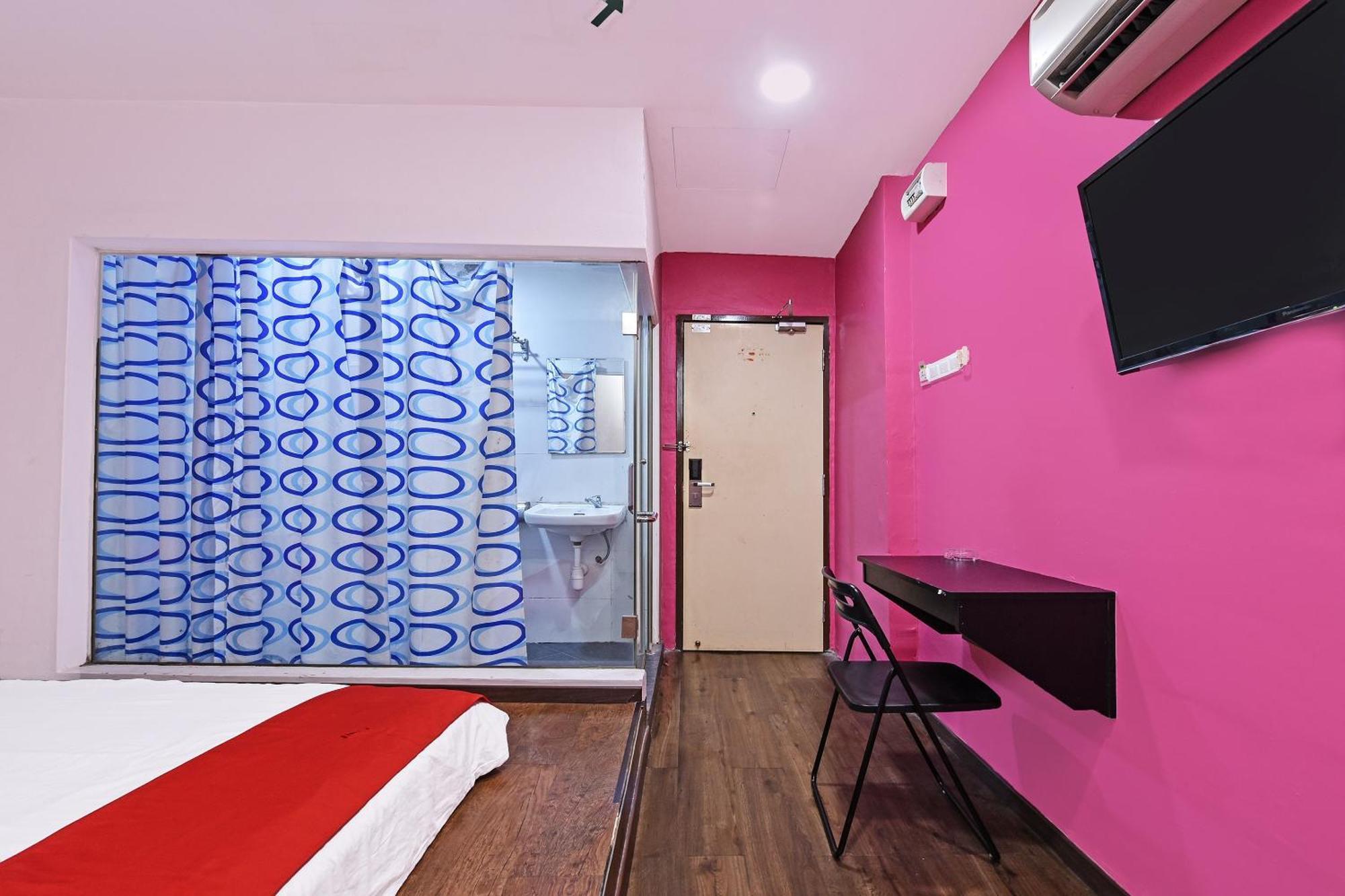 Super Oyo 992 Orange Hotel Куала-Пилах Экстерьер фото