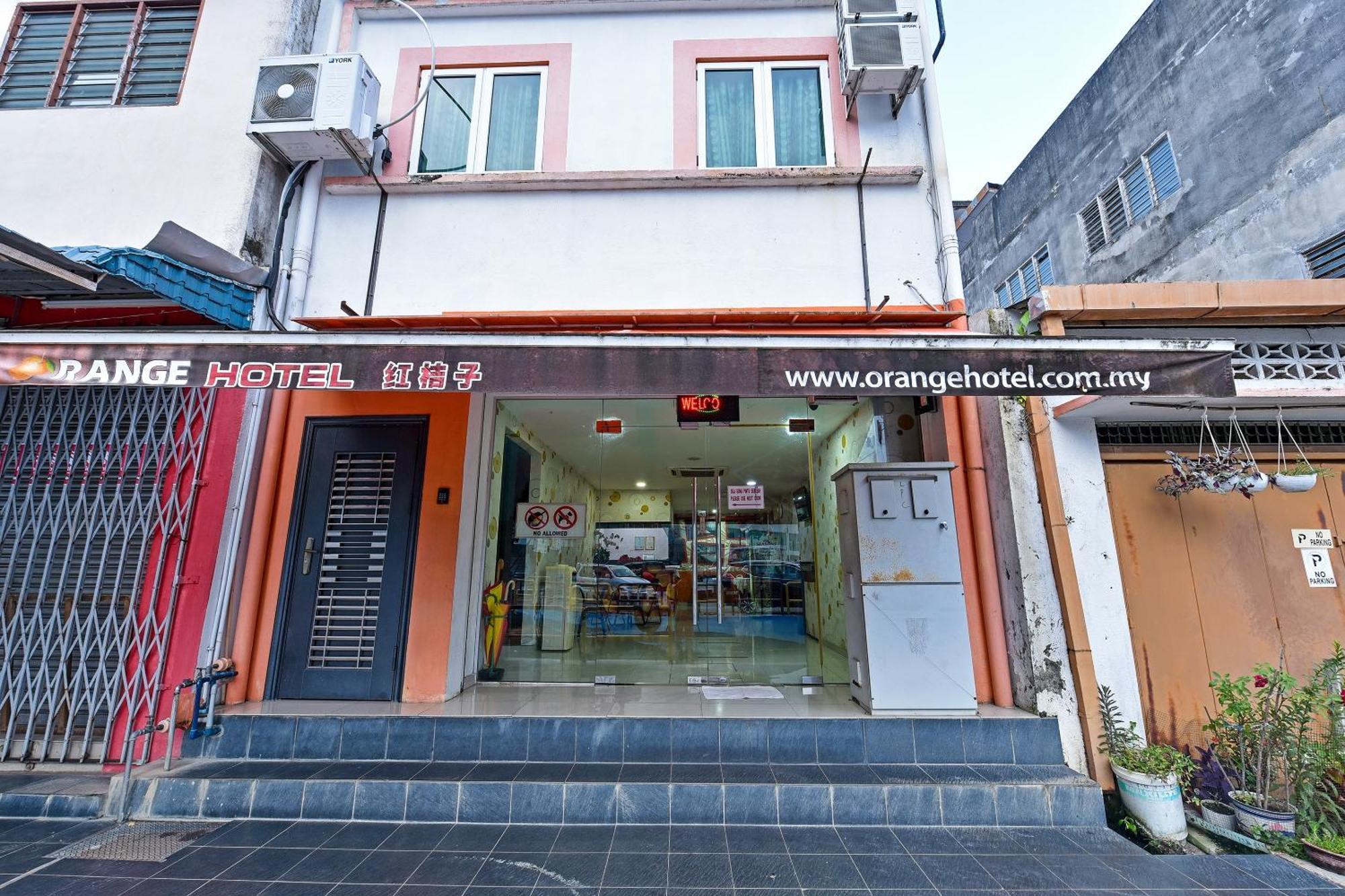 Super Oyo 992 Orange Hotel Куала-Пилах Экстерьер фото