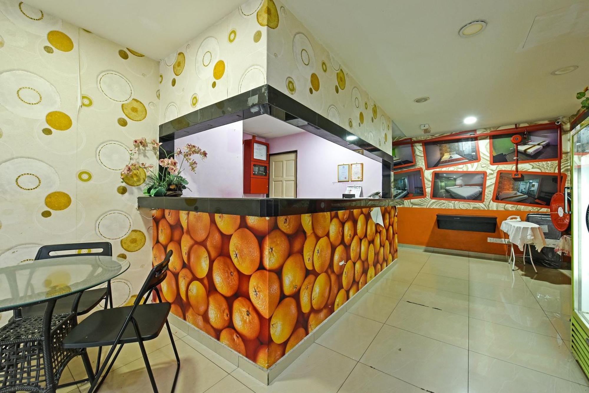 Super Oyo 992 Orange Hotel Куала-Пилах Экстерьер фото