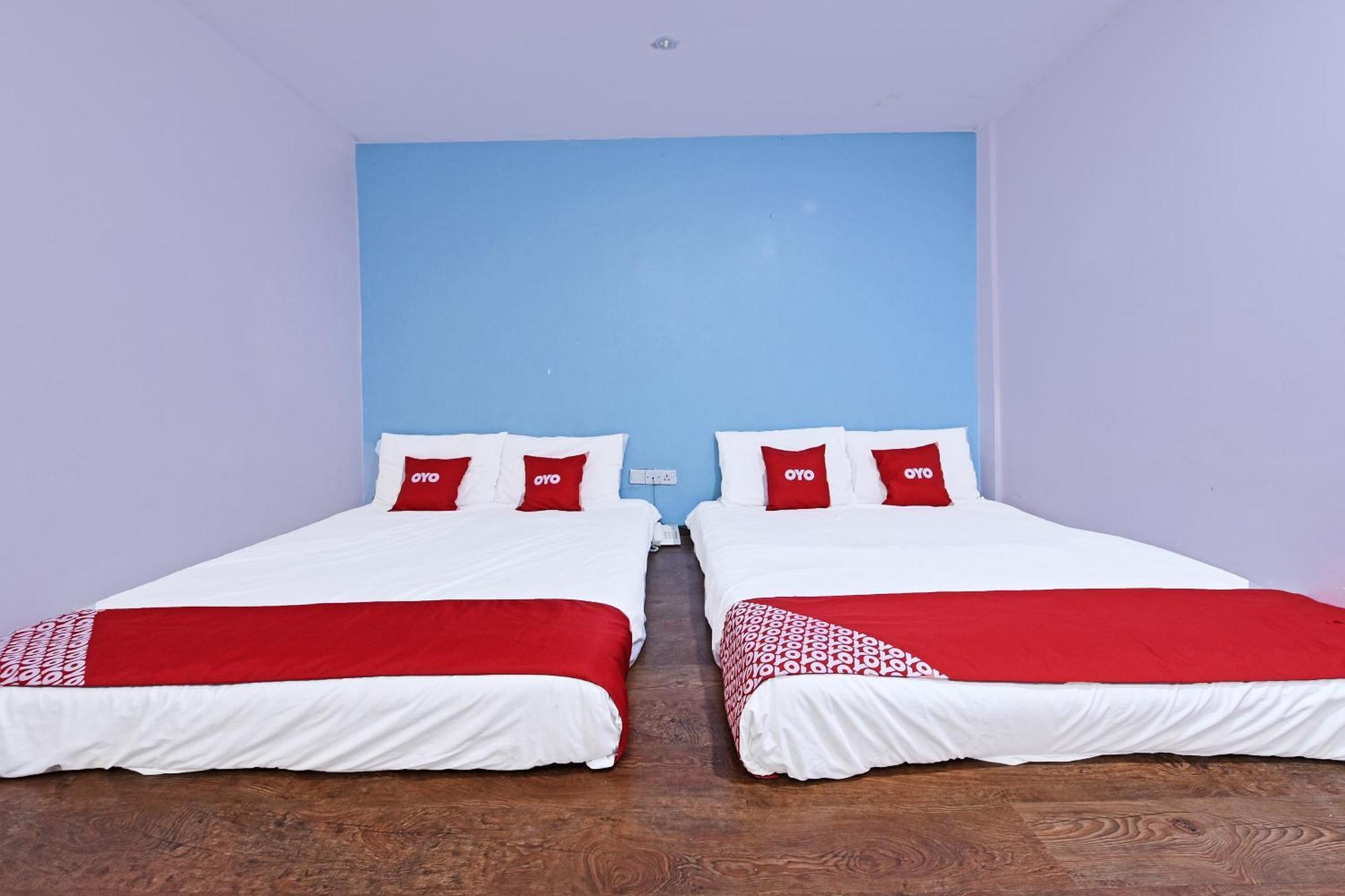 Super Oyo 992 Orange Hotel Куала-Пилах Экстерьер фото