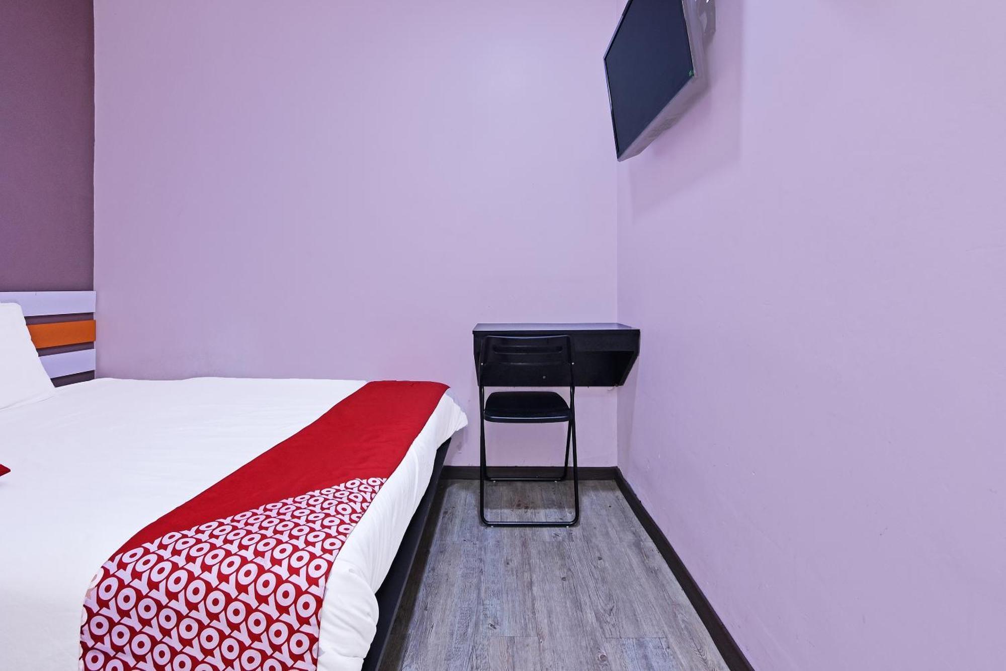 Super Oyo 992 Orange Hotel Куала-Пилах Экстерьер фото