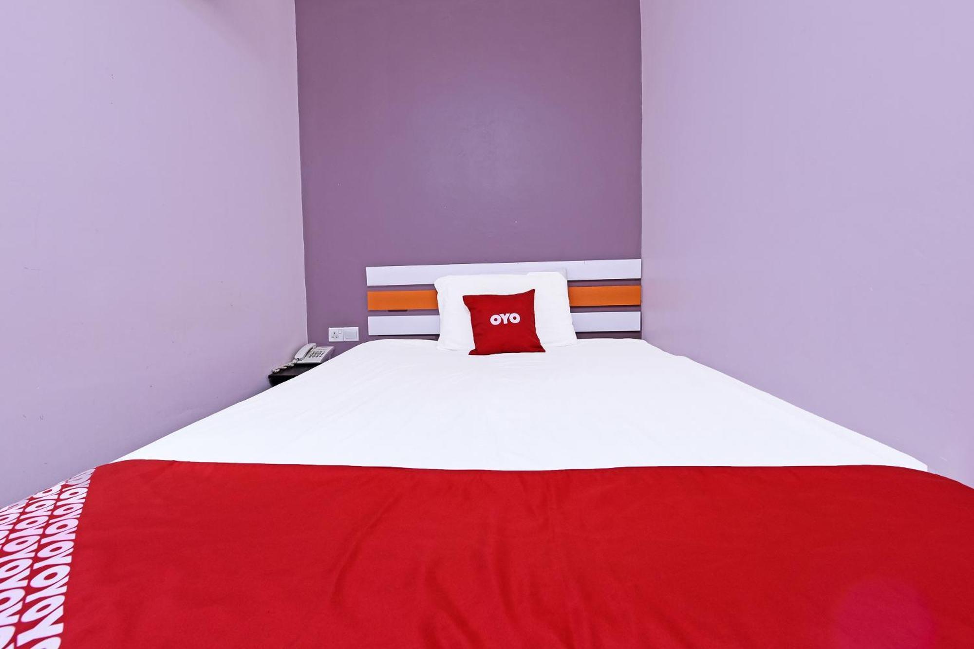 Super Oyo 992 Orange Hotel Куала-Пилах Экстерьер фото