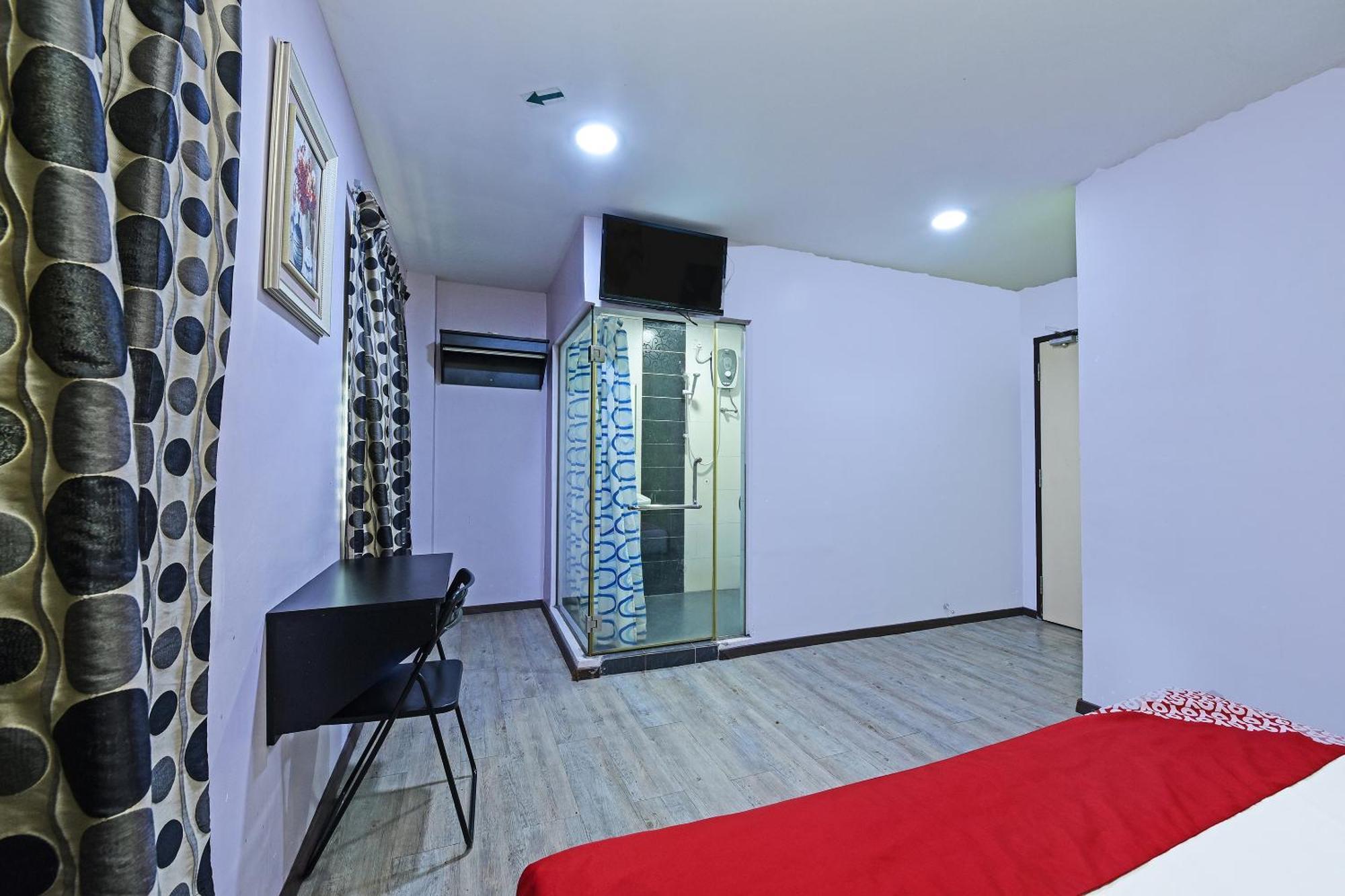 Super Oyo 992 Orange Hotel Куала-Пилах Экстерьер фото