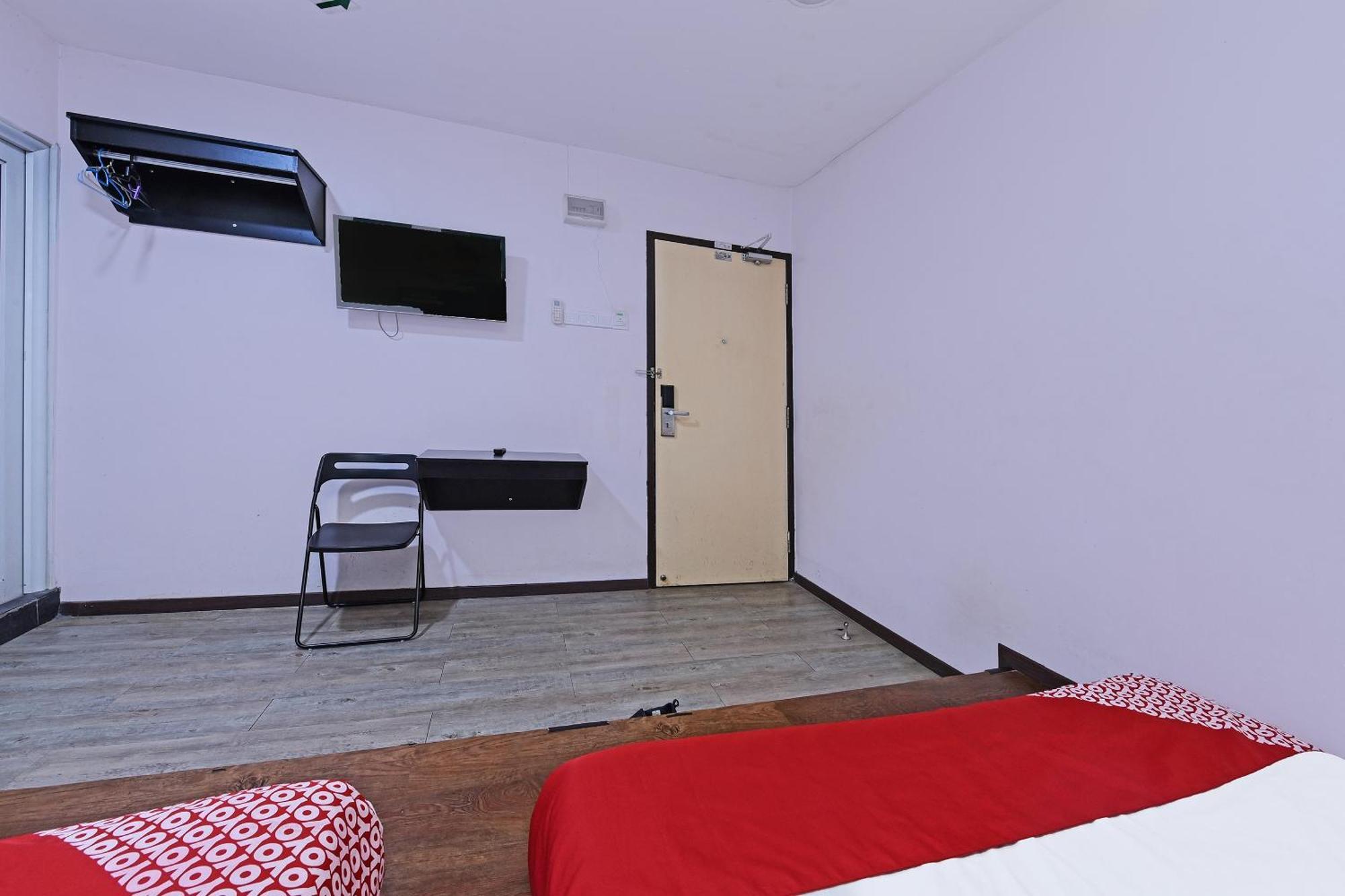 Super Oyo 992 Orange Hotel Куала-Пилах Экстерьер фото