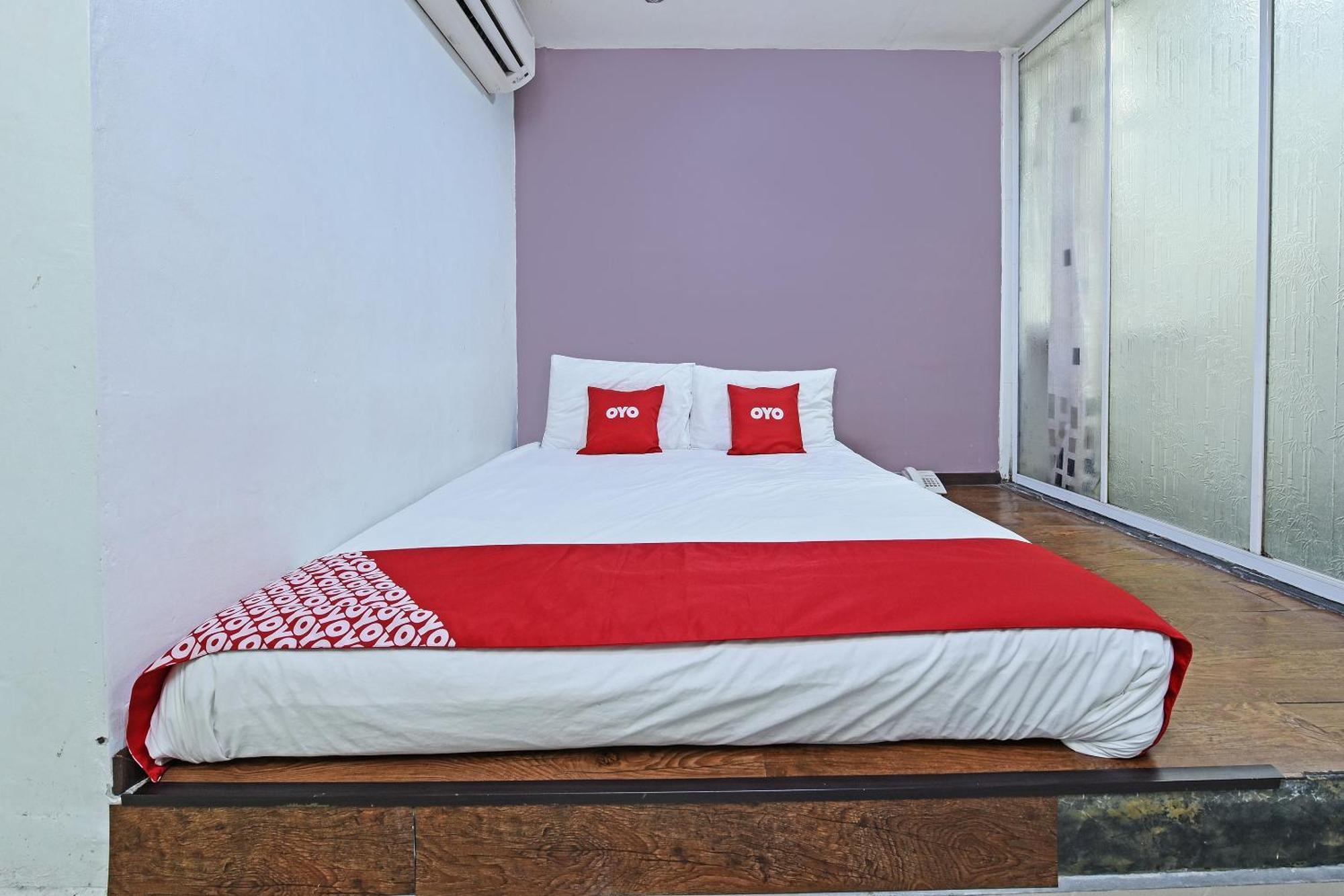 Super Oyo 992 Orange Hotel Куала-Пилах Экстерьер фото