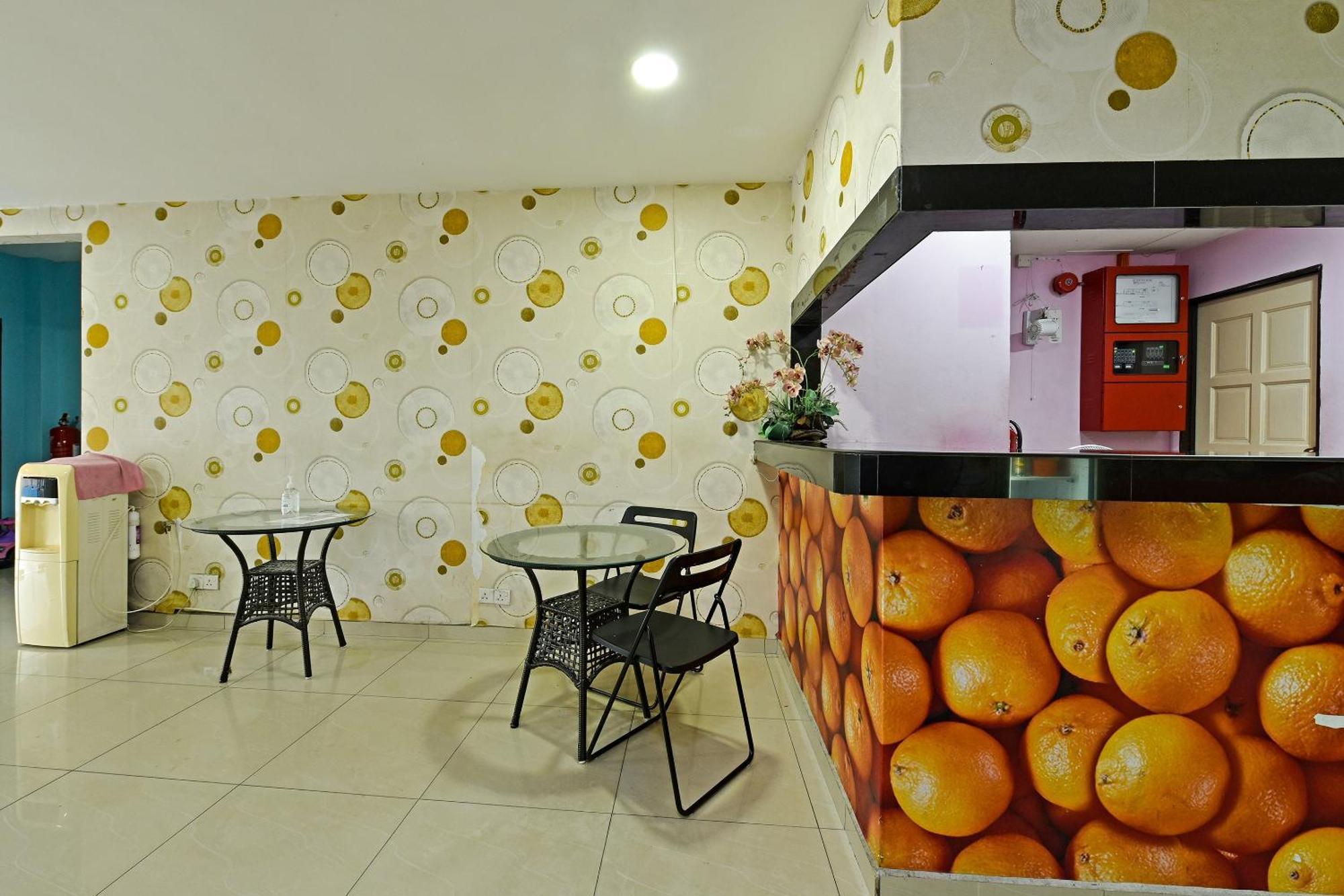 Super Oyo 992 Orange Hotel Куала-Пилах Экстерьер фото