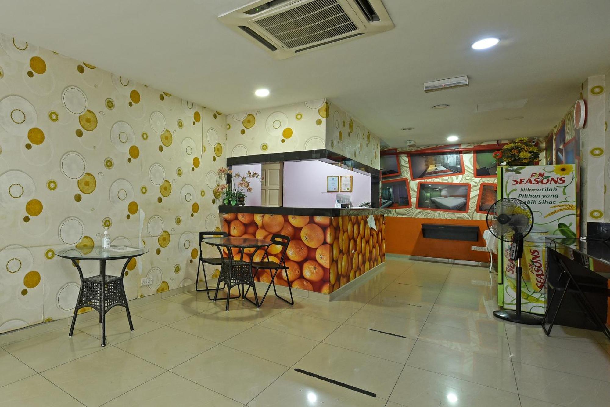 Super Oyo 992 Orange Hotel Куала-Пилах Экстерьер фото